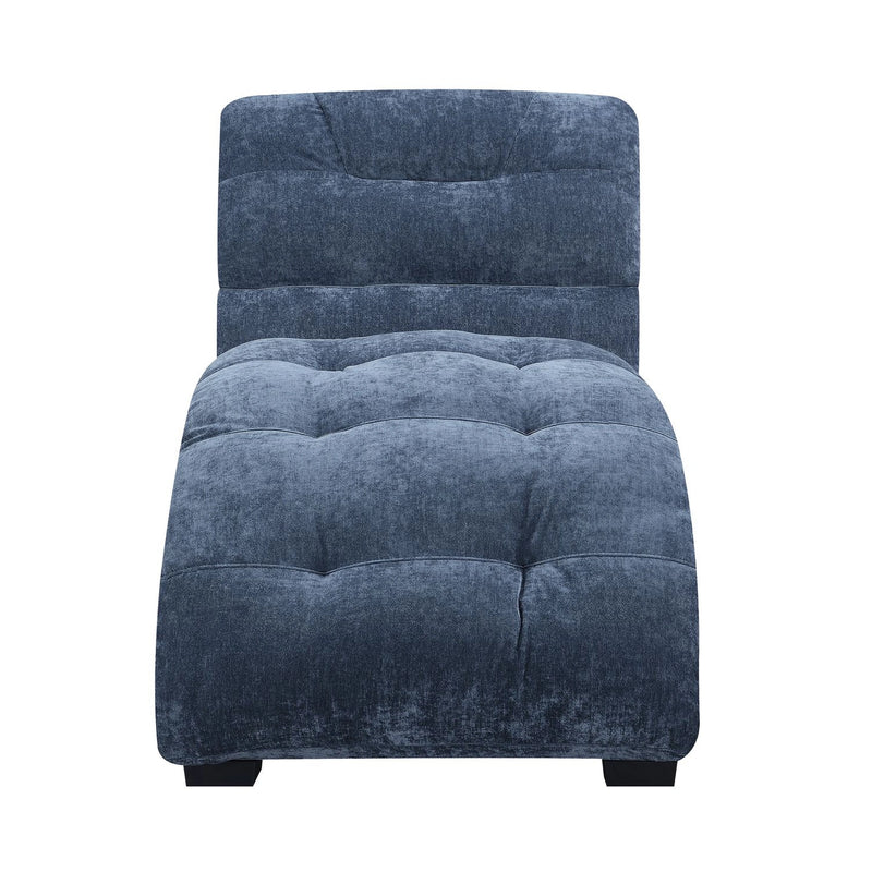 Dominick Chaise in Amigo
