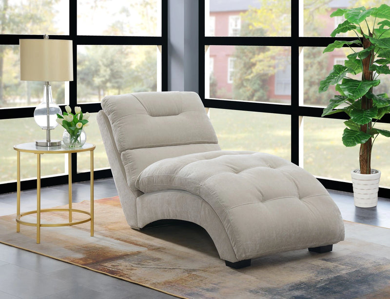 Dominick Chaise in Amigo