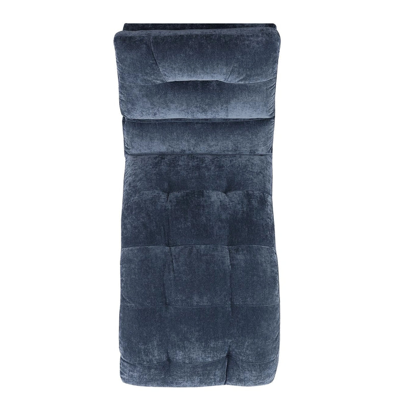 Dominick Chaise in Amigo
