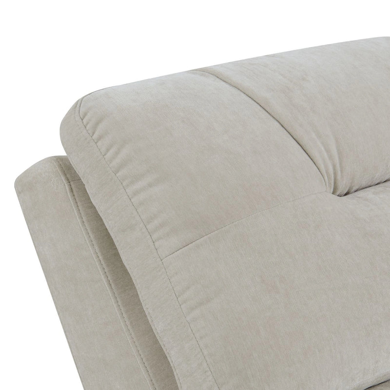 Dominick Chaise in Amigo