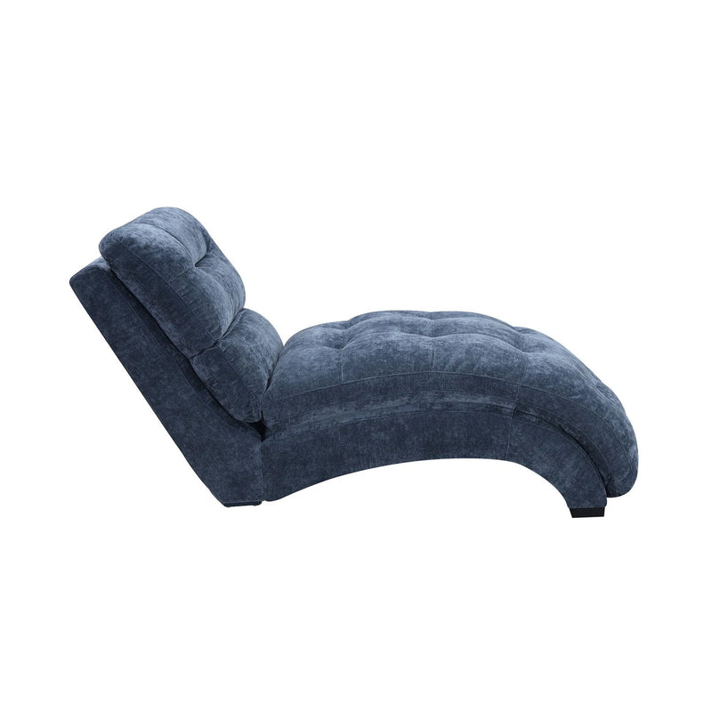 Dominick Chaise in Amigo