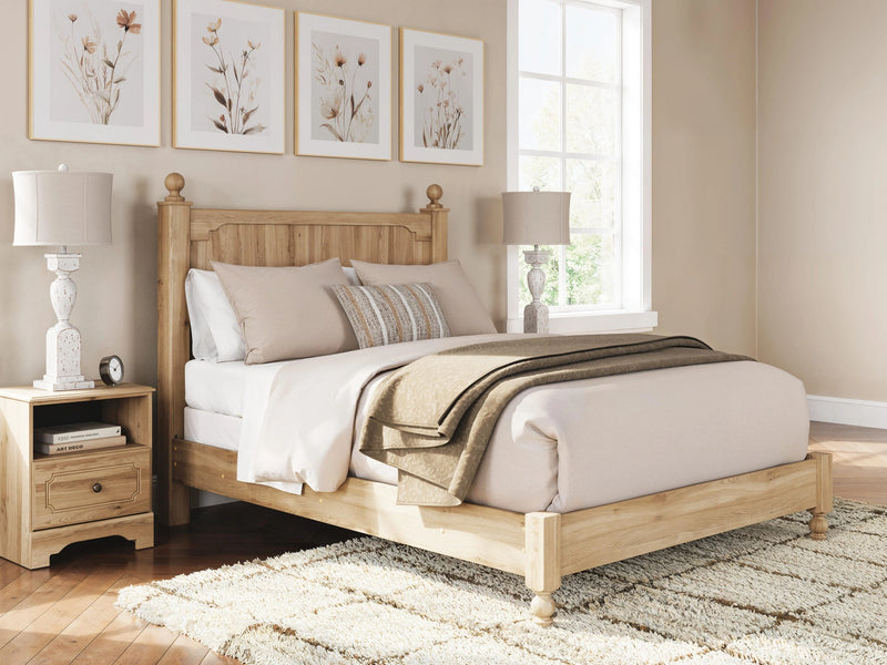Galletyn Panel Bed