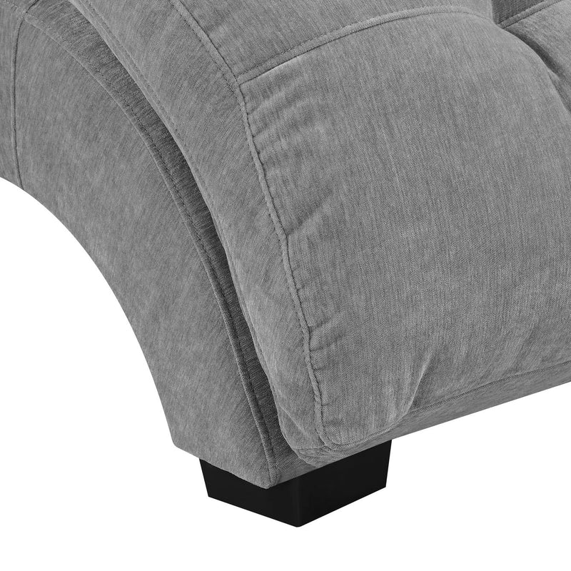 Dominick Chaise in Amigo