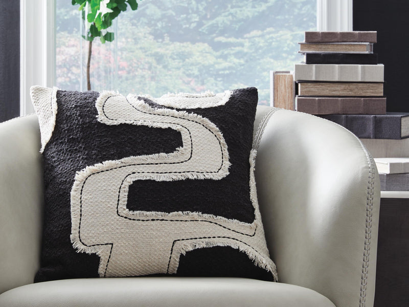 Veerbank Pillow (Set of 4)