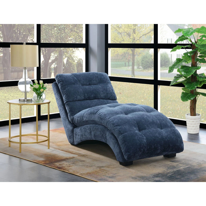 Dominick Chaise in Amigo