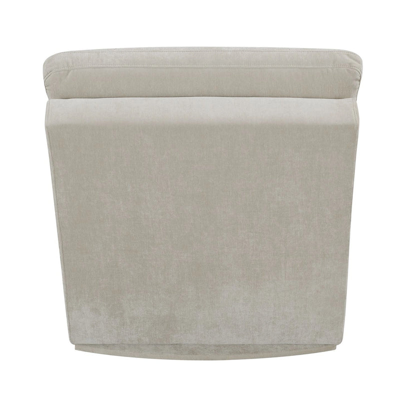 Dominick Chaise in Amigo