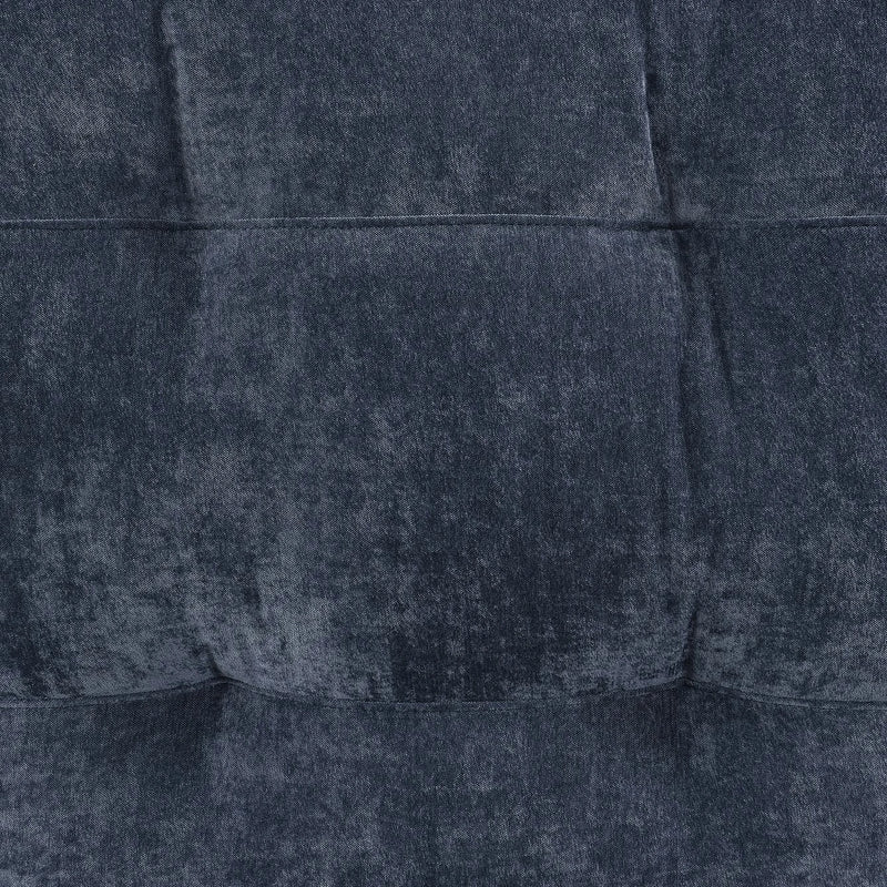 Dominick Chaise in Amigo