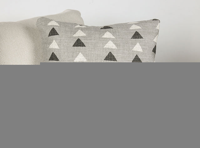 Hyde Park Loveseat w/ Pillows